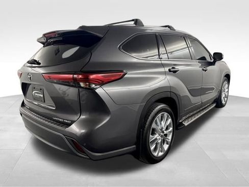 Used 2021 Toyota Highlander Limited image 8