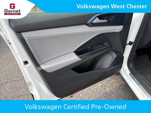 Used 2024 Volkswagen Taos SE w/ Panoramic Sunroof Package AWD/4WD image 11