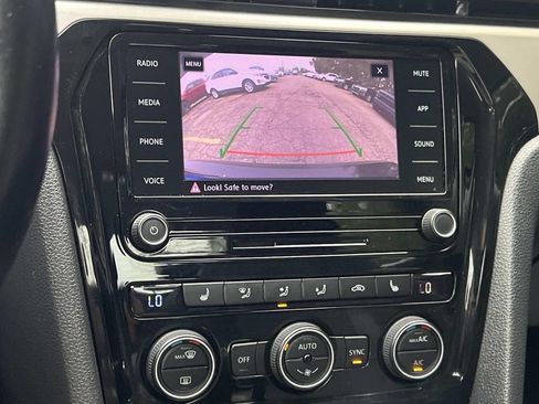 Used 2020 Volkswagen Passat 2.0T SE FWD image 19