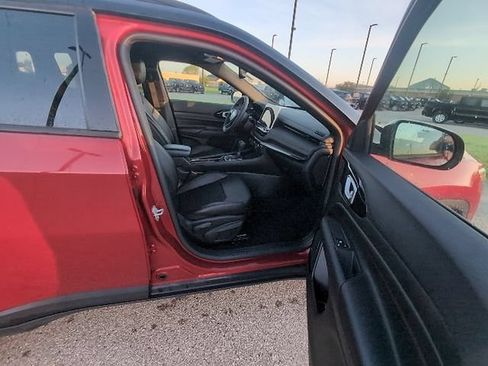 Used 2025 Jeep Compass Trailhawk AWD/4WD image 3