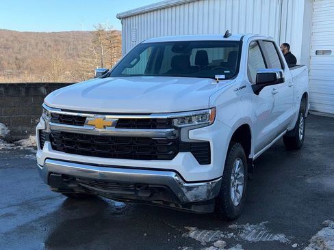 Used 2025 Chevrolet Silverado 1500 LT image 1