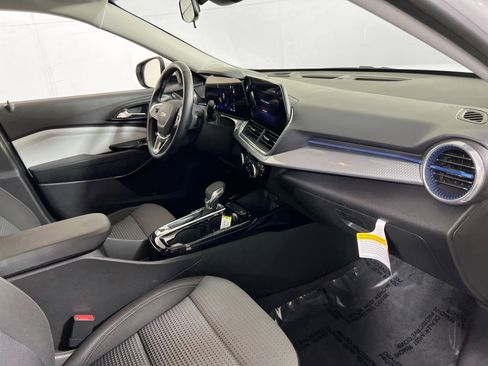 Used 2025 Chevrolet Trax LT w/ Driver Confidence Package FWD image 27