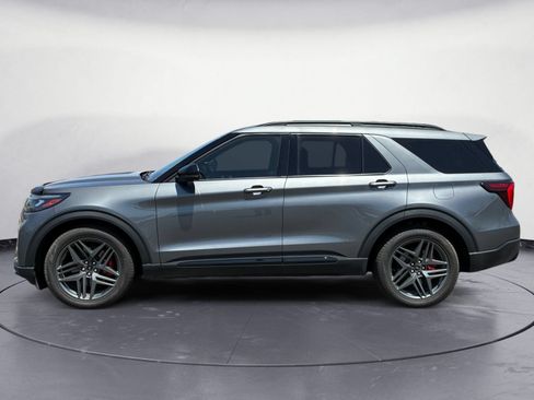 Used 2025 Ford Explorer ST AWD/4WD image 3