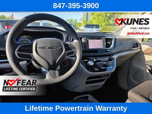 Used 2023 Chrysler Voyager LX FWD image 14