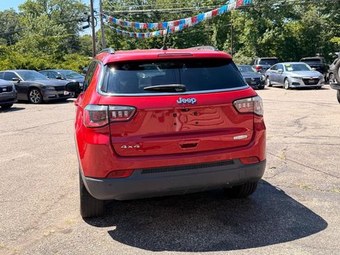 Used 2018 Jeep Compass Latitude w/ Popular Equipment Group AWD/4WD image 5
