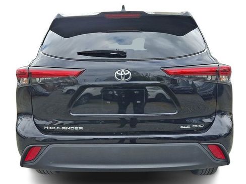 Used 2023 Toyota Highlander XLE image 5
