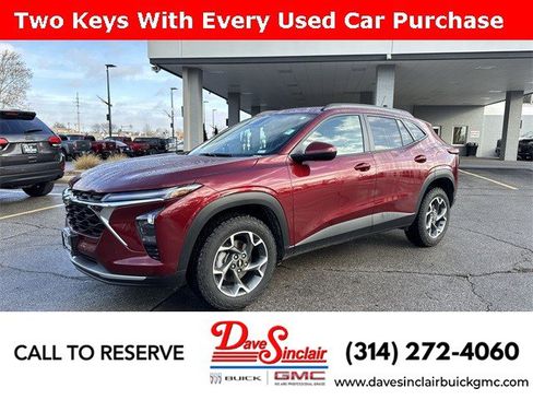 Used 2024 Chevrolet Trax LT w/ LPO, Blackout Package image 1