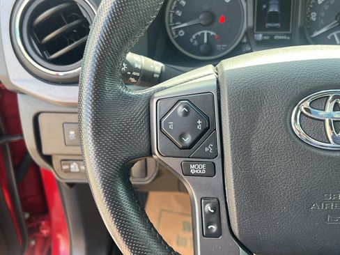 Used 2021 Toyota Tacoma TRD Sport w/ TRD Premium Sport Package AWD/4WD image 33