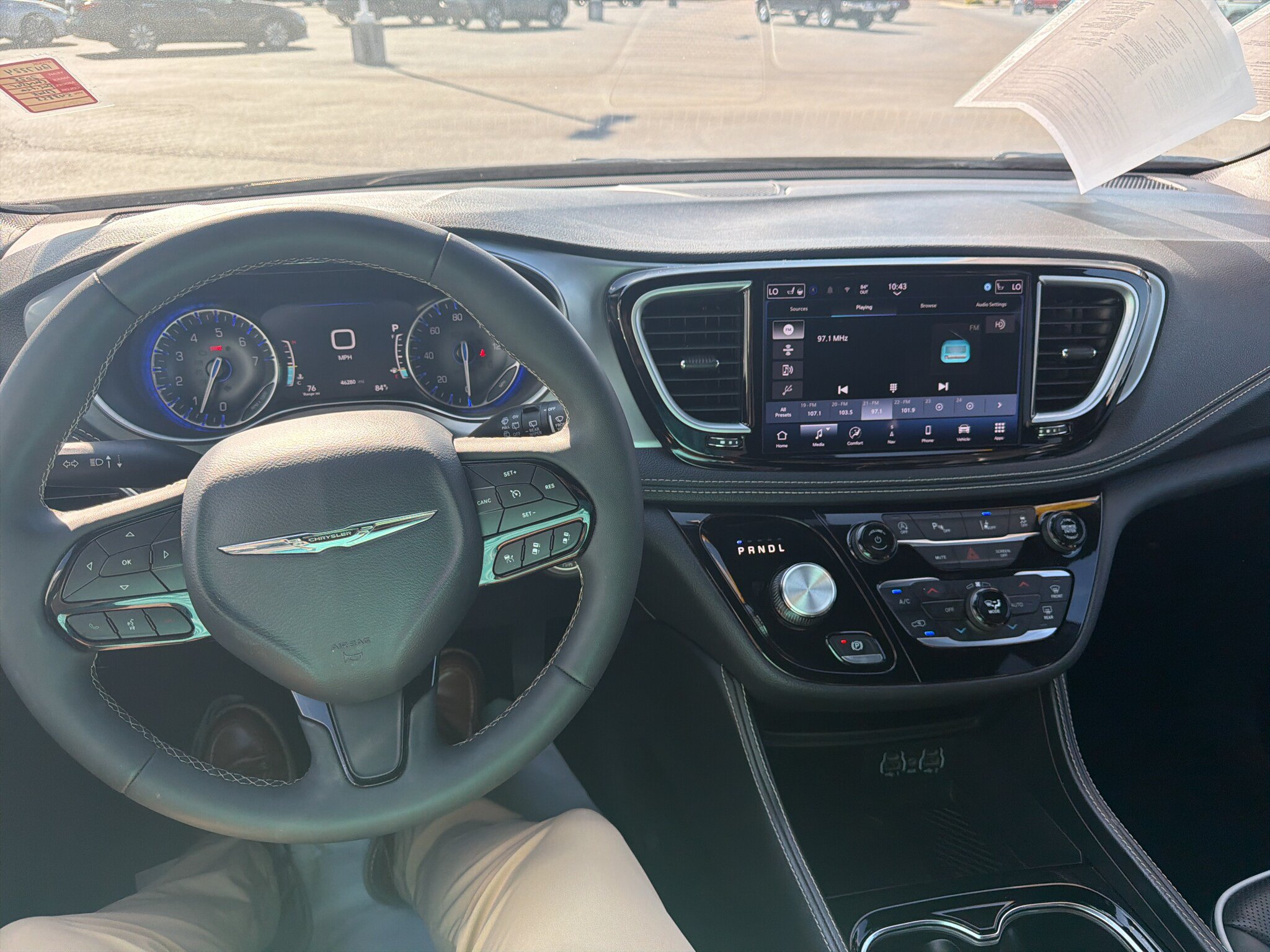 Used 2025 Chrysler Pacifica Limited FWD image 14