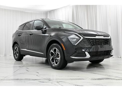 Used 2023 Kia Sportage LX image 2