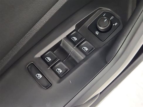 Certified 2020 Volkswagen Jetta R-Line image 17