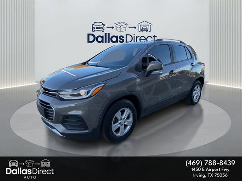 Used 2021 Chevrolet Trax LT w/ Driver Confidence Package image 2