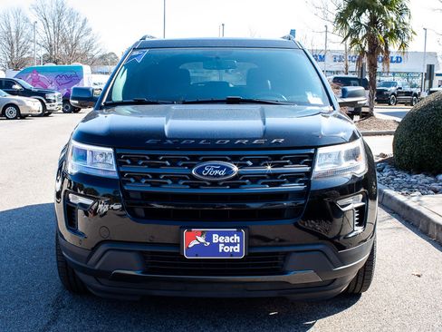 Used 2018 Ford Explorer XLT w/ Equipment Group 202A image 2
