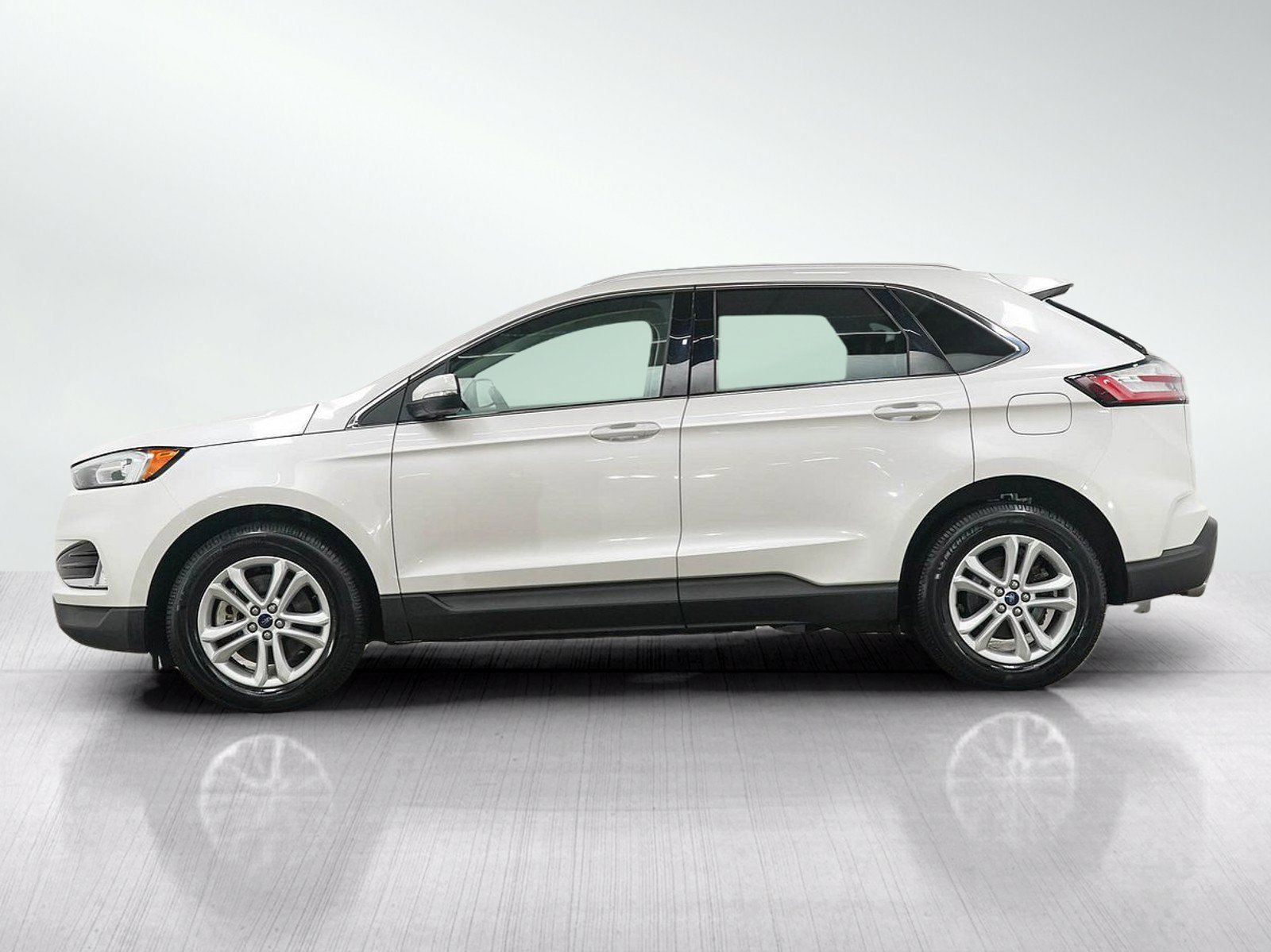 Used 2019 Ford Edge SEL w/ Equipment Group 201A AWD/4WD image 2