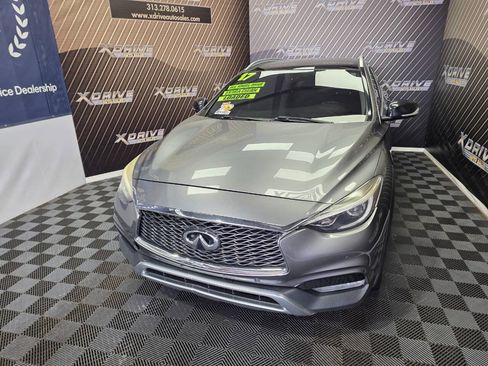 Used 2017 INFINITI QX30 Premium w/ Navigation Package AWD/4WD image 3