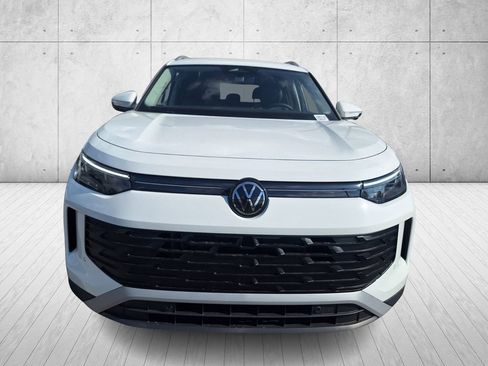 New 2026 Volkswagen Tiguan SE image 8