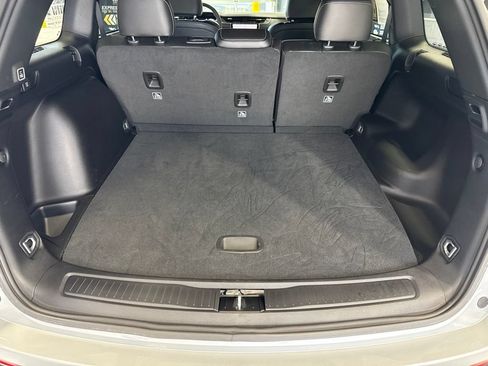 Used 2025 Jeep Grand Cherokee Limited w/ Luxury Tech Group II RWD image 10