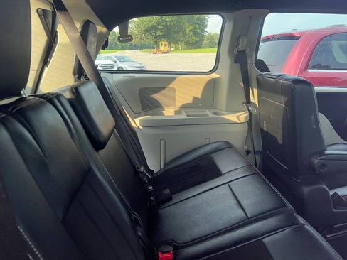 Used 2017 Dodge Grand Caravan SXT FWD image 13