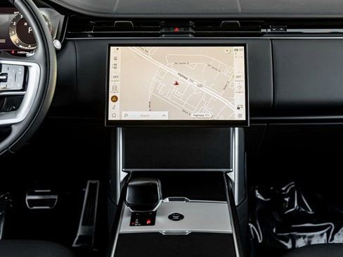 Used 2024 Land Rover Range Rover SV image 18