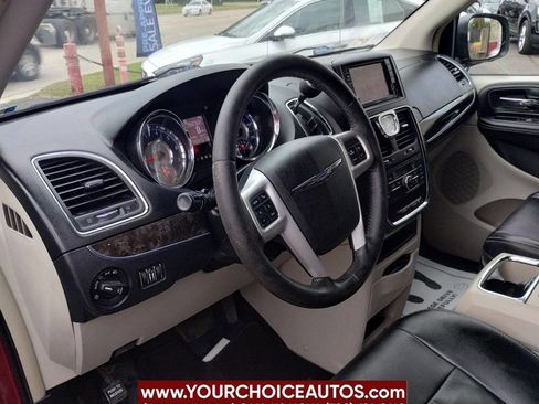 Used 2015 Chrysler Town & Country Touring image 14