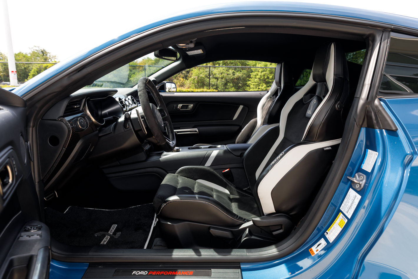 Used 2020 Ford Mustang Shelby GT500 w/ Carbon Fiber Track Pack RWD image 27