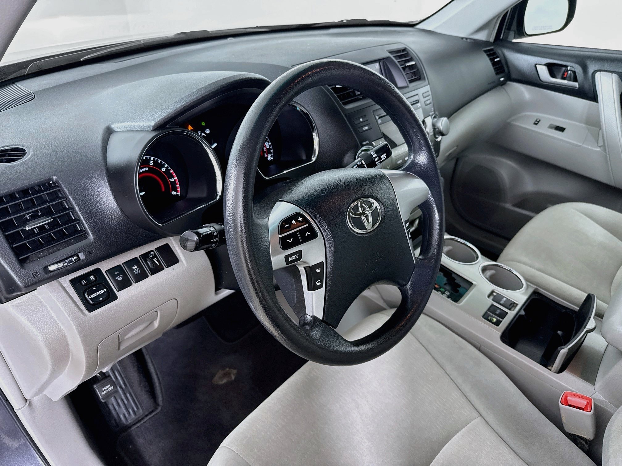 Used 2012 Toyota Highlander 4WD w/ Tech Pkg image 10