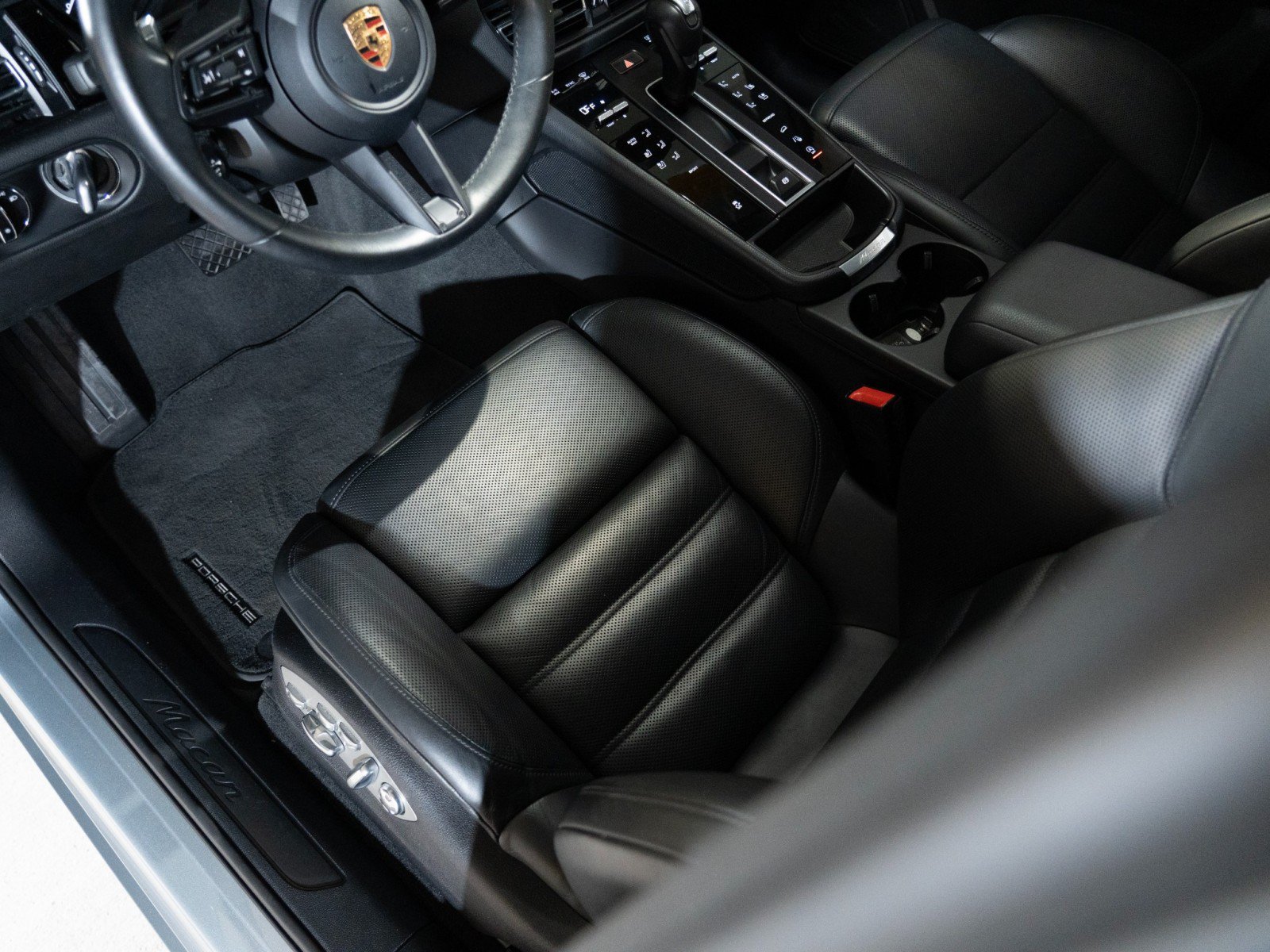 Certified 2023 Porsche Macan AWD/4WD image 14