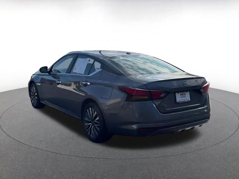 Used 2025 Nissan Altima 2.5 SV image 11