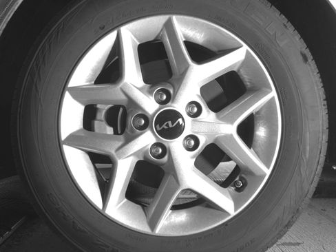 Used 2025 Kia Soul LX w/ LX Technology Package image 12