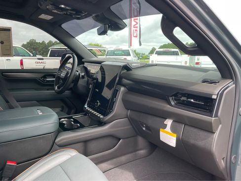 Used 2026 GMC Yukon AT4 w/ AT4 Premium Plus Package AWD/4WD image 28