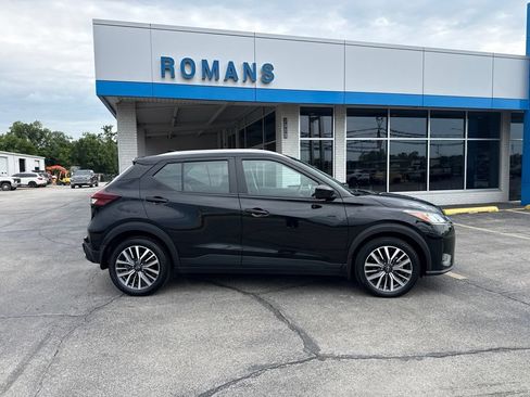 Used 2024 Nissan Kicks SV FWD image 2
