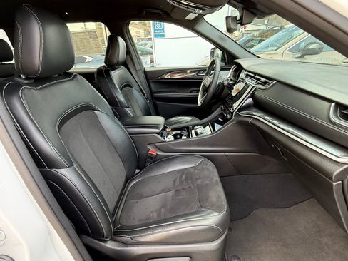 Used 2023 Jeep Grand Cherokee Altitude AWD/4WD image 22