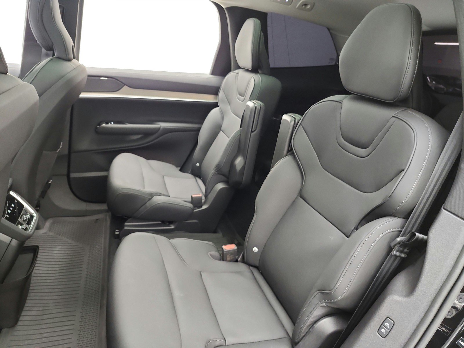 Used 2025 Volvo EX90 Ultra AWD/4WD image 13