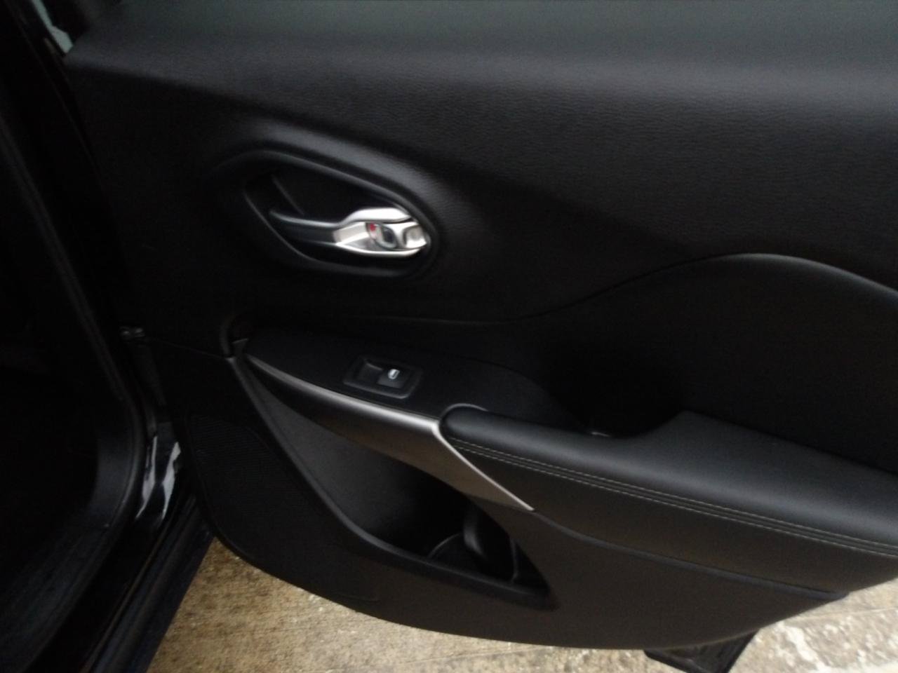 Used 2020 Jeep Cherokee Limited FWD image 7