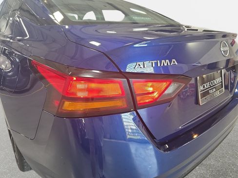 Used 2024 Nissan Altima 2.5 SR FWD image 33