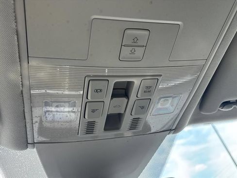 Used 2023 Volkswagen Atlas SEL R-Line AWD/4WD image 40