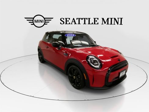 Certified 2024 MINI Cooper SE image 2