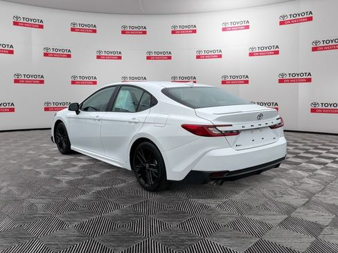 Certified 2025 Toyota Camry SE image 5