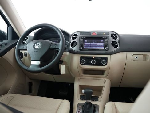 Used 2010 Volkswagen Tiguan SE AWD/4WD image 10