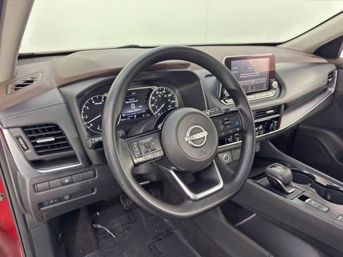 Used 2023 Nissan Rogue SV image 12