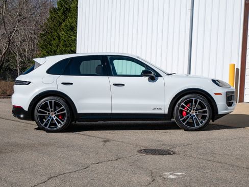 New 2026 Porsche Cayenne GTS image 8