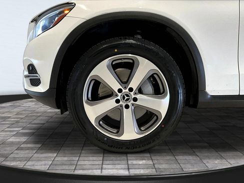 Used 2018 Mercedes-Benz GLC 300 4MATIC w/ Multimedia Package image 32