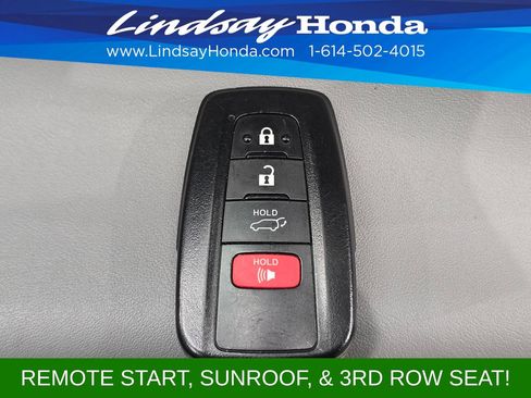 Used 2021 Toyota Highlander XLE AWD/4WD image 23