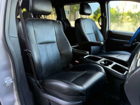 Used 2016 Dodge Grand Caravan R/T image 20