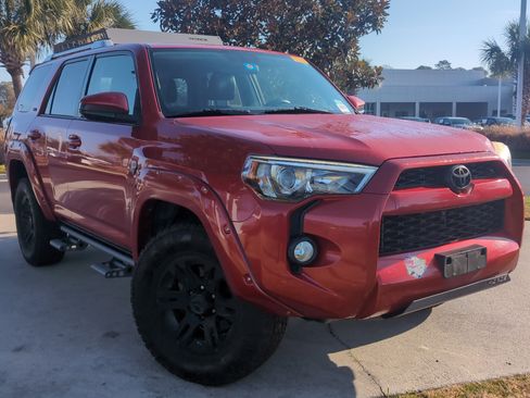 Used 2016 Toyota 4Runner SR5 image 2