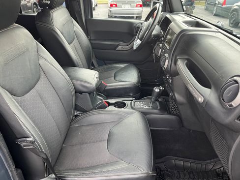 Used 2016 Jeep Wrangler Unlimited Sport image 12