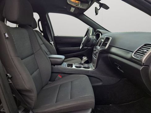 Used 2020 Jeep Grand Cherokee Laredo AWD/4WD image 15