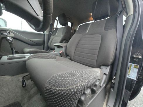 Used 2012 Nissan Frontier SV image 23