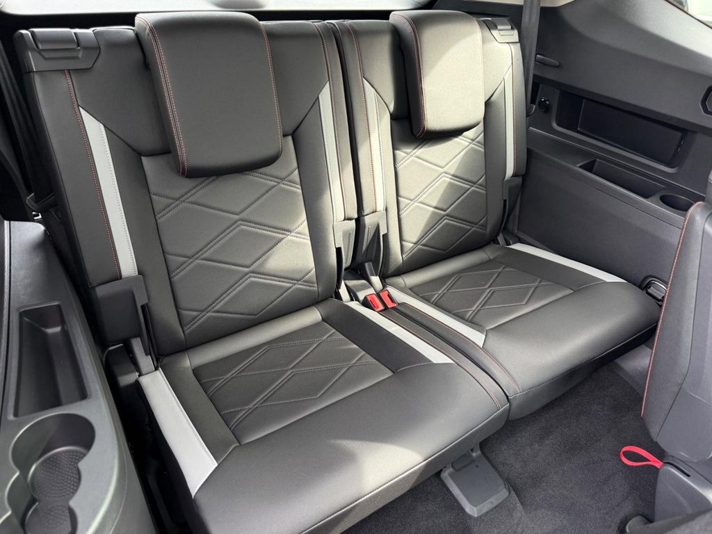 Certified 2026 Volkswagen Atlas Peak Edition AWD/4WD image 10