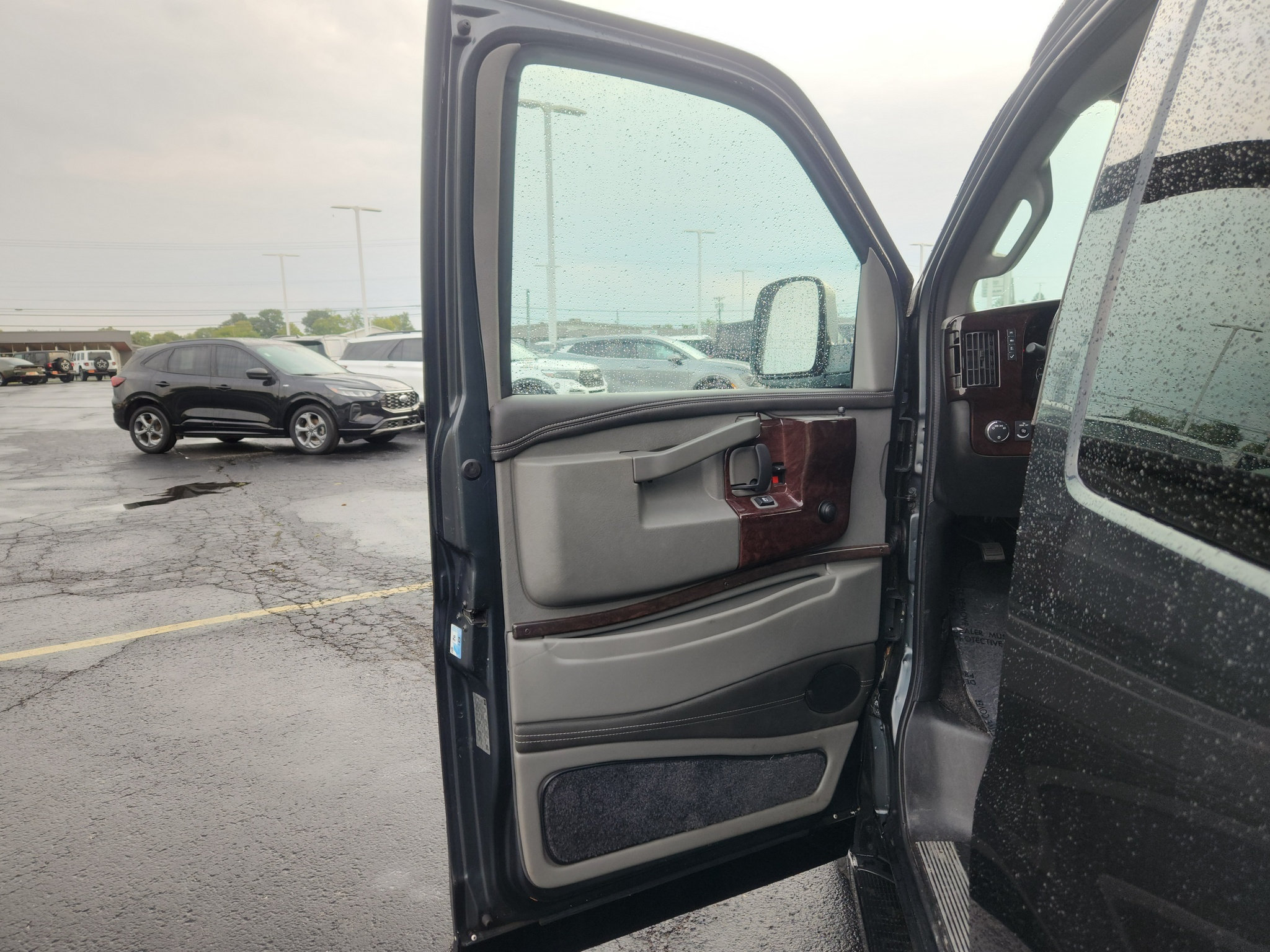 Used 2017 GMC Savana 2500 RWD image 22
